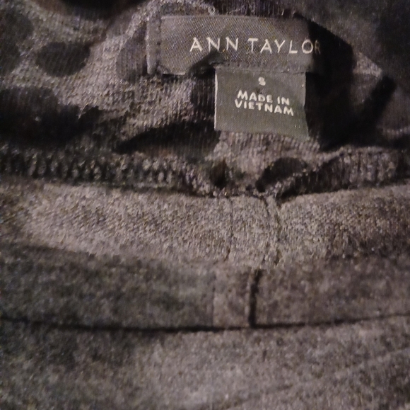 Ann Taylor Long Sleeve Mock Neck Leopard Print Top Size S - Picture 3 of 3